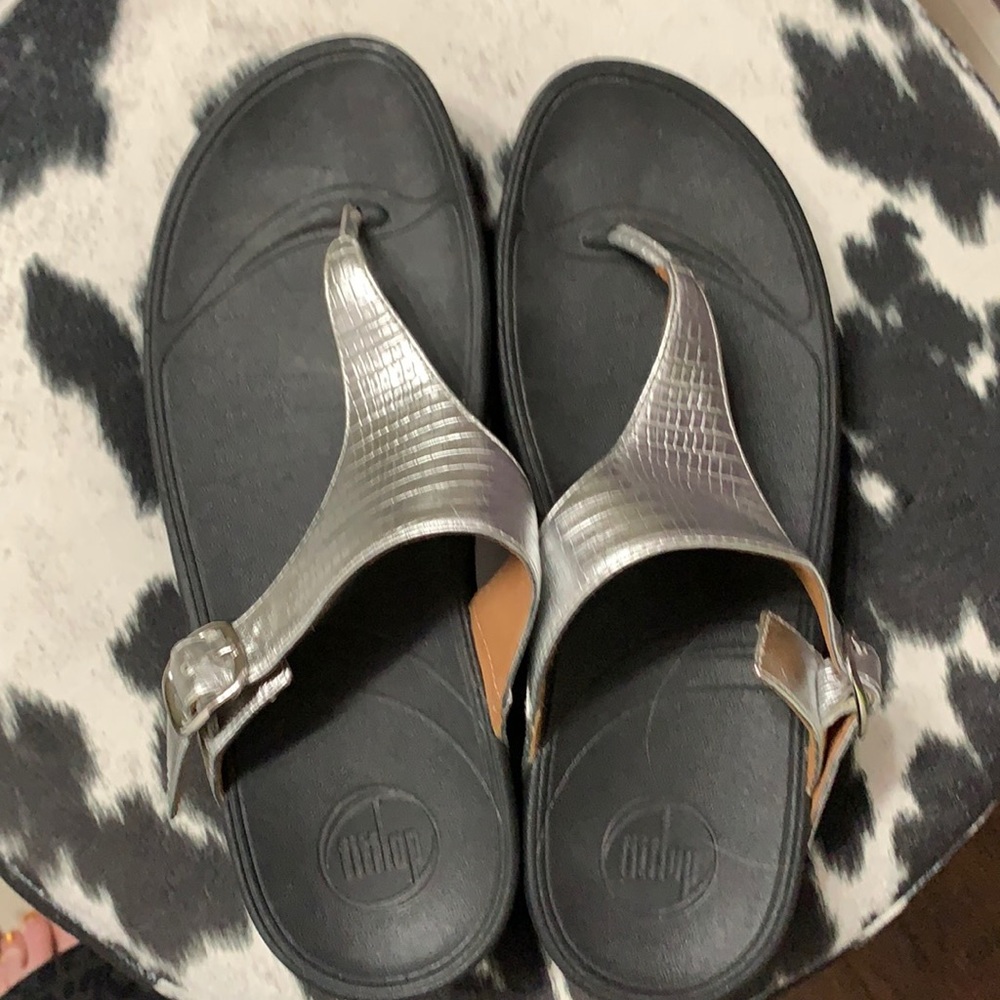 Wobbleboard flip flop silver sandals size 8